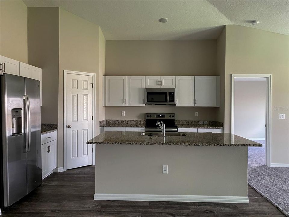 出租: $2,350 (4 贝兹, 2 浴室, 1850 平方英尺)