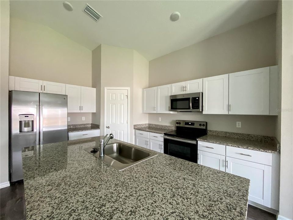 出租: $2,350 (4 贝兹, 2 浴室, 1850 平方英尺)