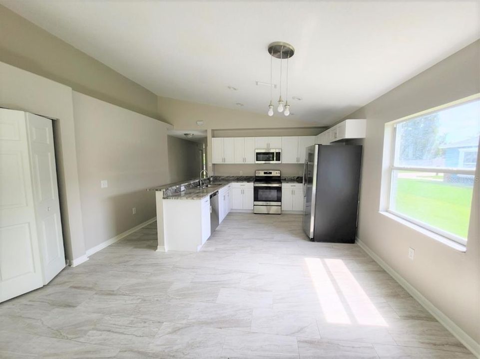 For Rent: $2,000 (4 beds, 2 baths, 1636 Square Feet)