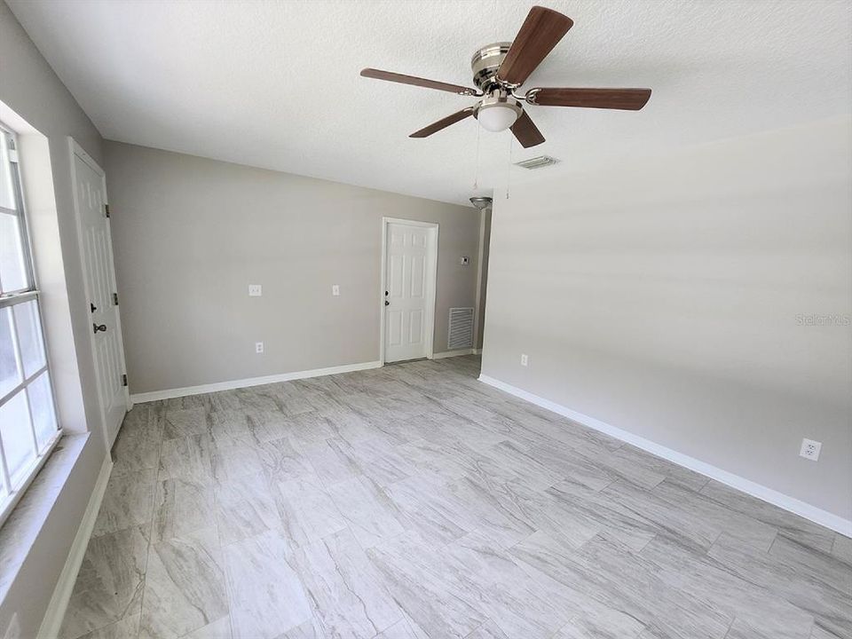 For Rent: $2,000 (4 beds, 2 baths, 1636 Square Feet)