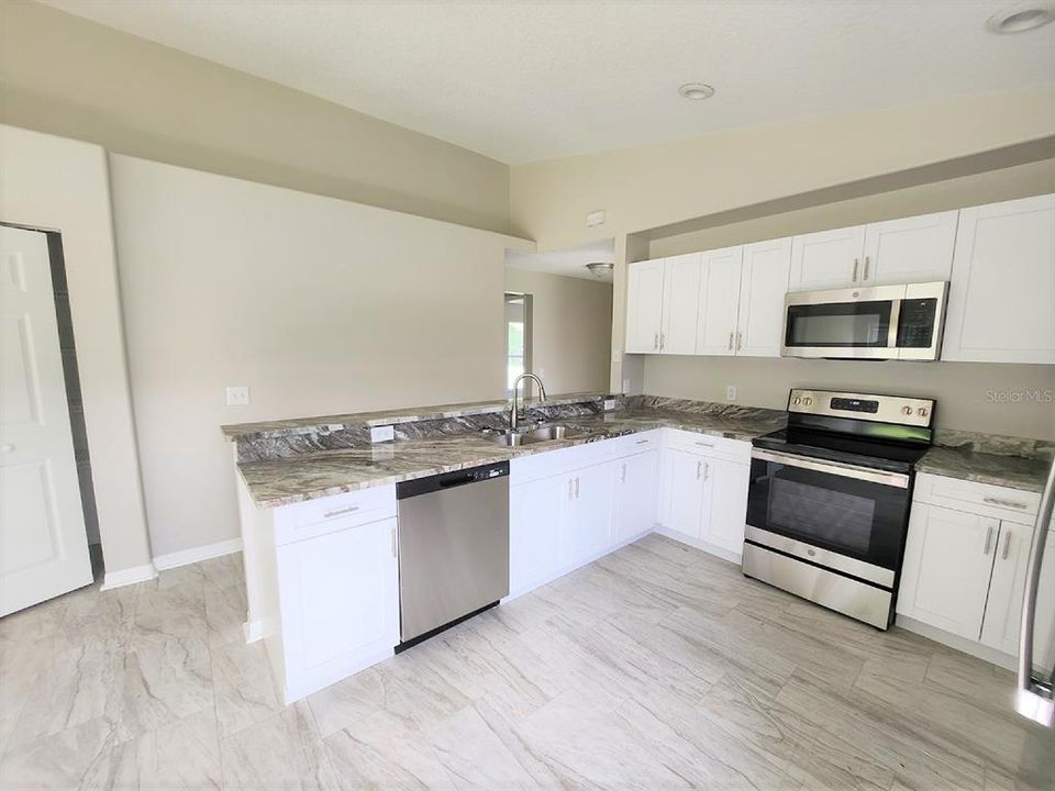 For Rent: $2,000 (4 beds, 2 baths, 1636 Square Feet)