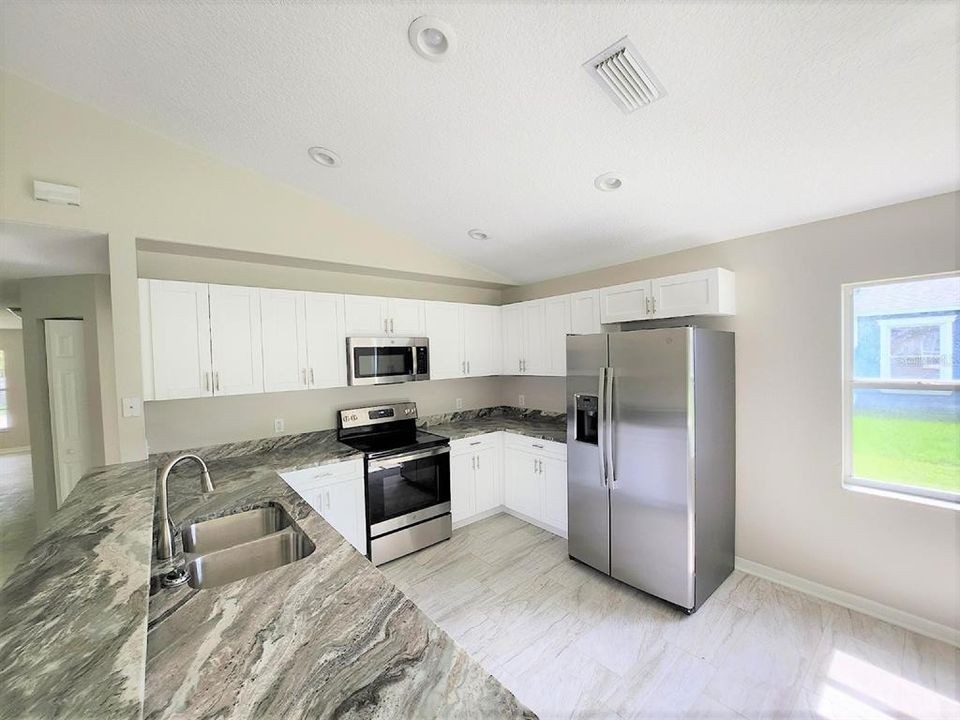 For Rent: $2,000 (4 beds, 2 baths, 1636 Square Feet)