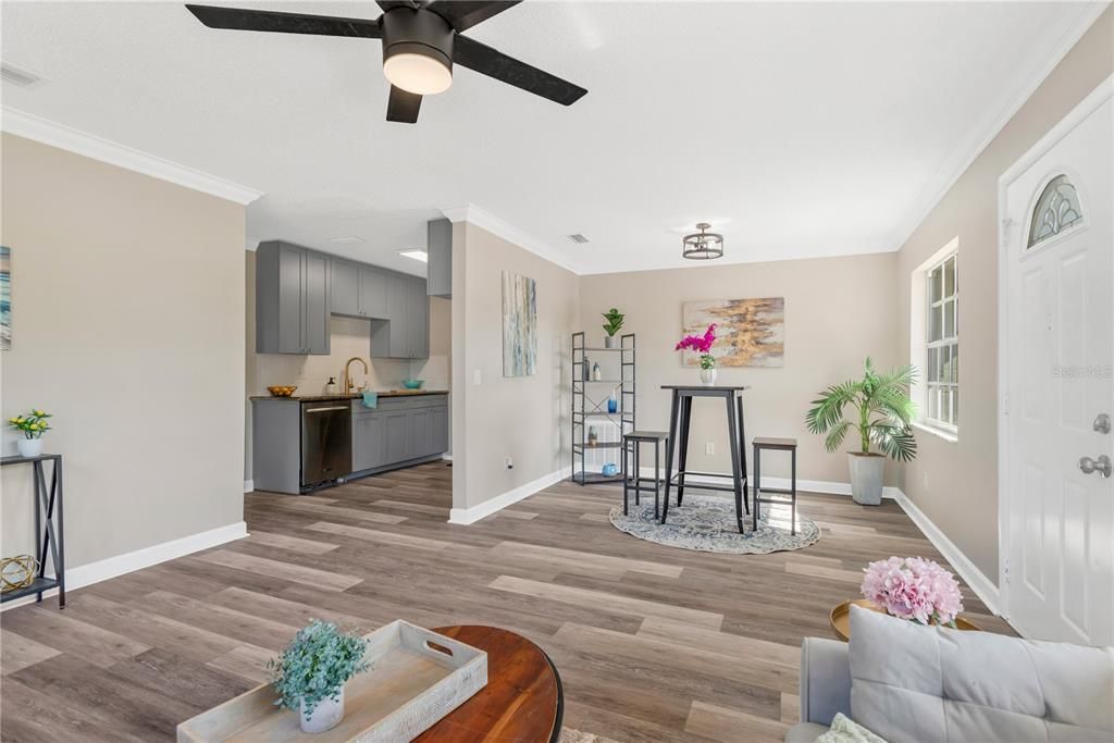 На продажу: $299,900 (3 спален, 1 ванн, 861 Квадратных фут)