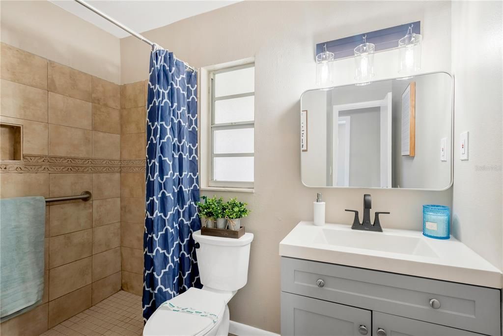 На продажу: $299,900 (3 спален, 1 ванн, 861 Квадратных фут)