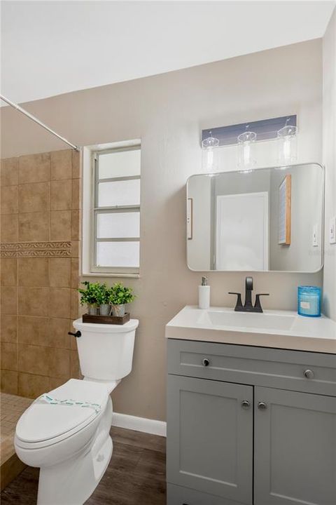 На продажу: $299,900 (3 спален, 1 ванн, 861 Квадратных фут)