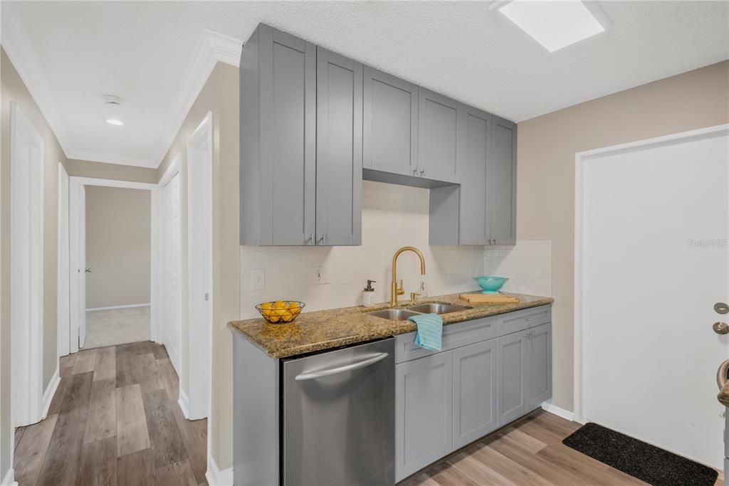 На продажу: $299,900 (3 спален, 1 ванн, 861 Квадратных фут)