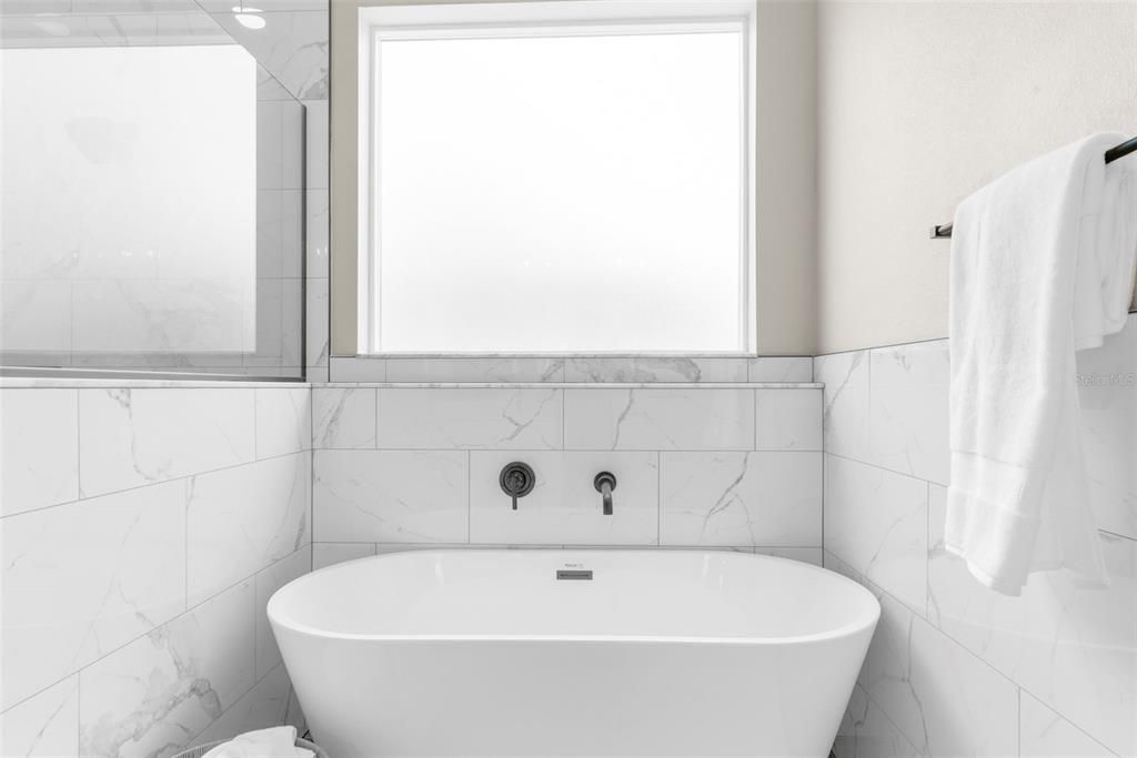 For Sale: $439,900 (4 beds, 2 baths, 2131 Square Feet)