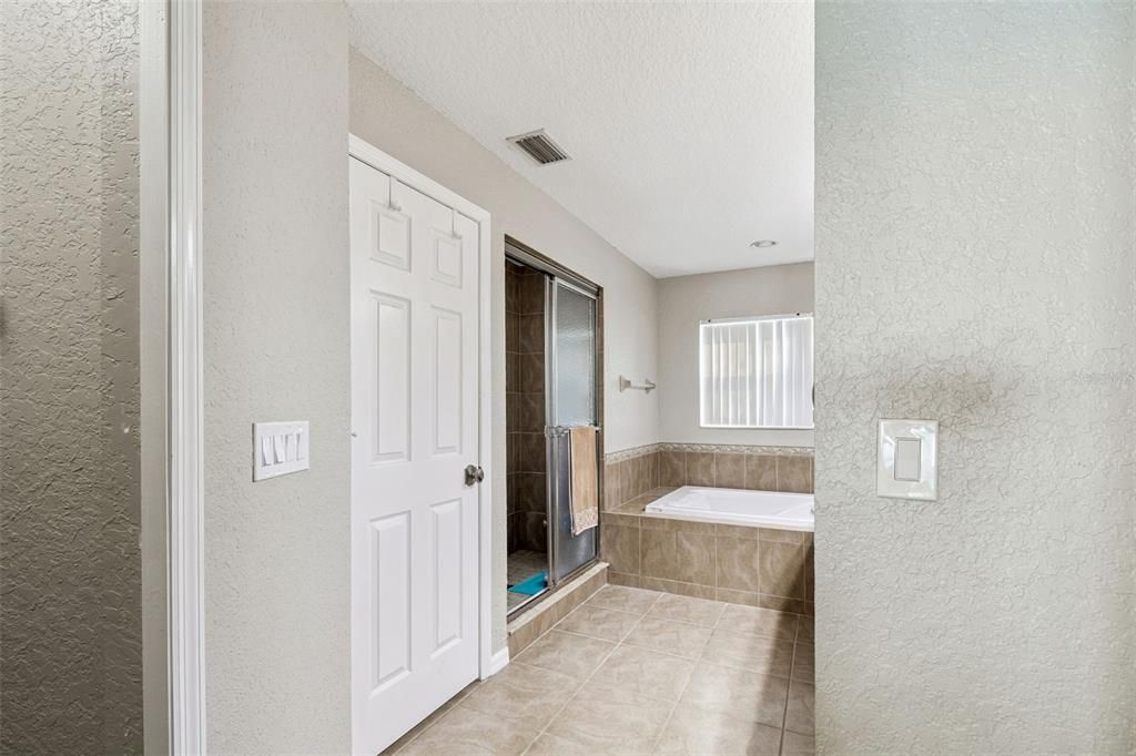 Под контрактом: $585,000 (4 спален, 3 ванн, 2078 Квадратных фут)