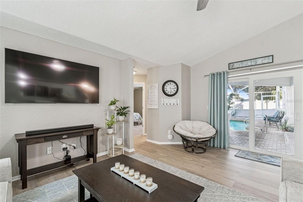 Под контрактом: $585,000 (4 спален, 3 ванн, 2078 Квадратных фут)