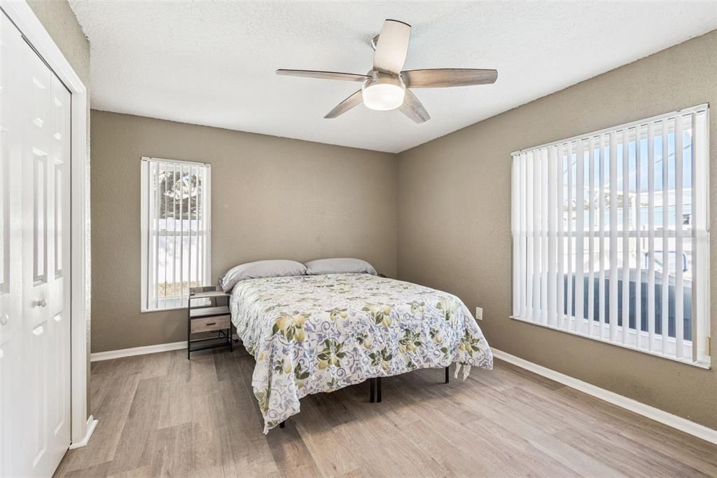 Под контрактом: $585,000 (4 спален, 3 ванн, 2078 Квадратных фут)