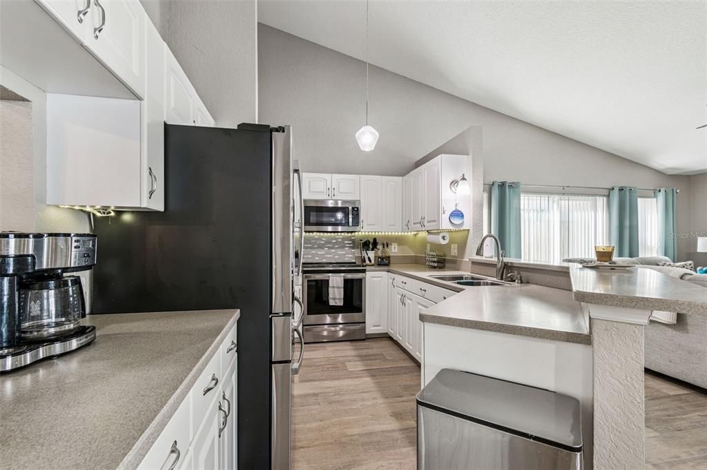 Под контрактом: $585,000 (4 спален, 3 ванн, 2078 Квадратных фут)