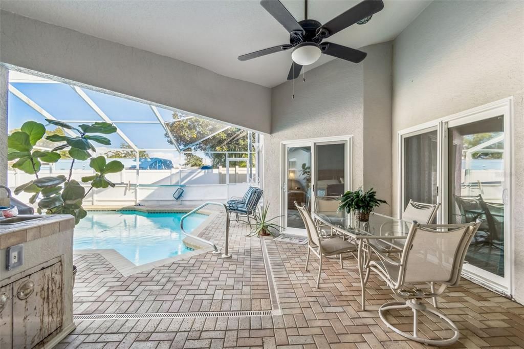 Под контрактом: $585,000 (4 спален, 3 ванн, 2078 Квадратных фут)