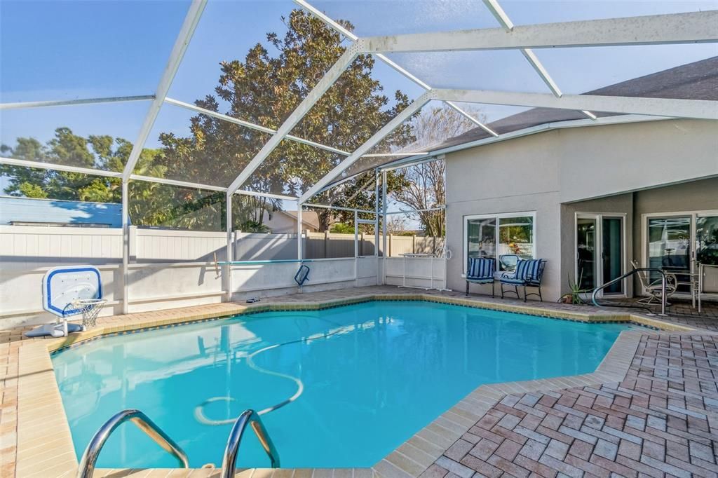 Под контрактом: $585,000 (4 спален, 3 ванн, 2078 Квадратных фут)