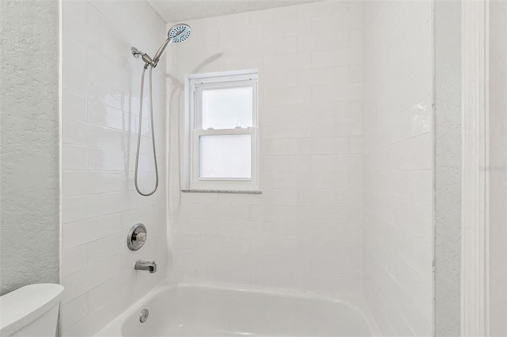 Под контрактом: $585,000 (4 спален, 3 ванн, 2078 Квадратных фут)