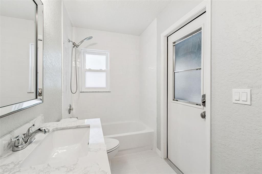 Под контрактом: $585,000 (4 спален, 3 ванн, 2078 Квадратных фут)