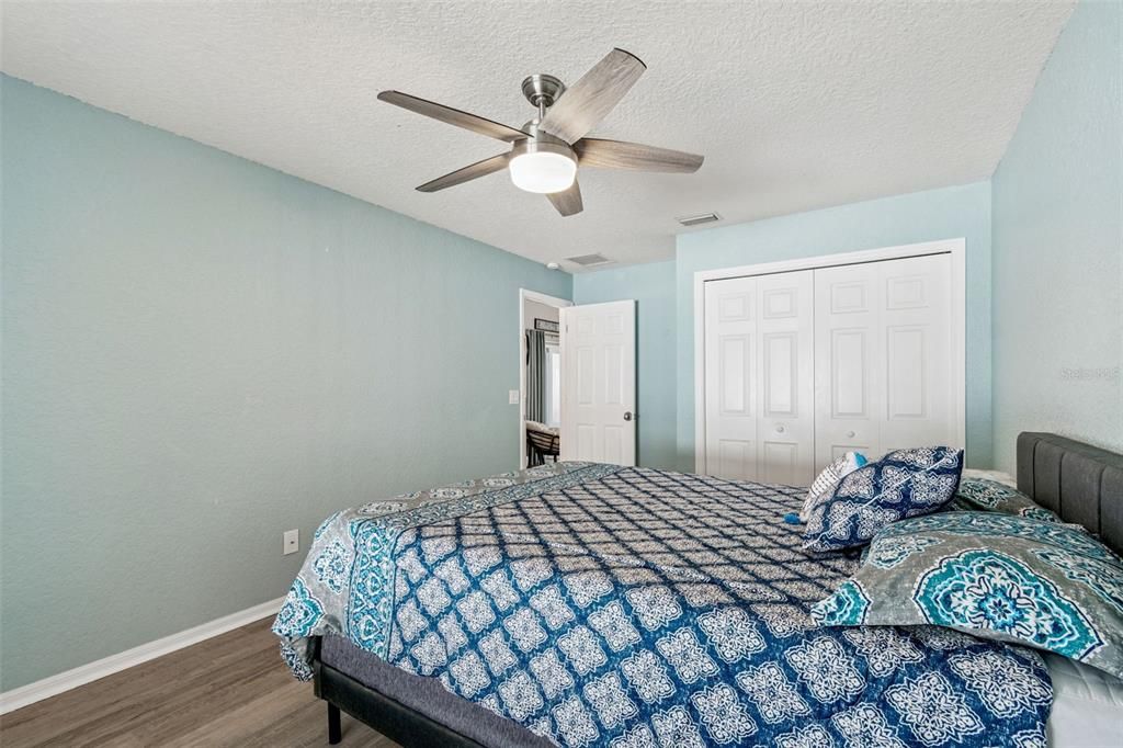 Под контрактом: $585,000 (4 спален, 3 ванн, 2078 Квадратных фут)