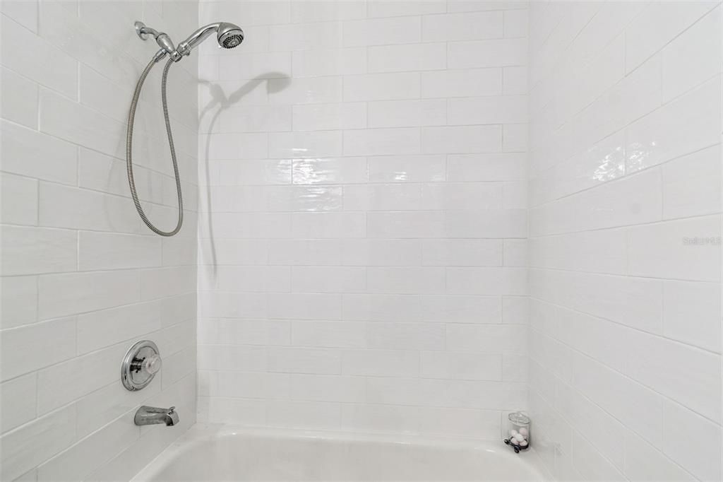 Под контрактом: $585,000 (4 спален, 3 ванн, 2078 Квадратных фут)