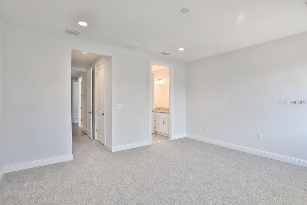 For Rent: $3,500 (3 beds, 2 baths, 1420 Square Feet)