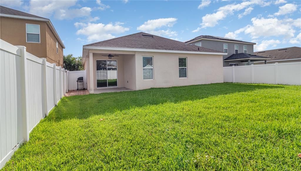 合同活跃: $385,000 (3 贝兹, 2 浴室, 1818 平方英尺)