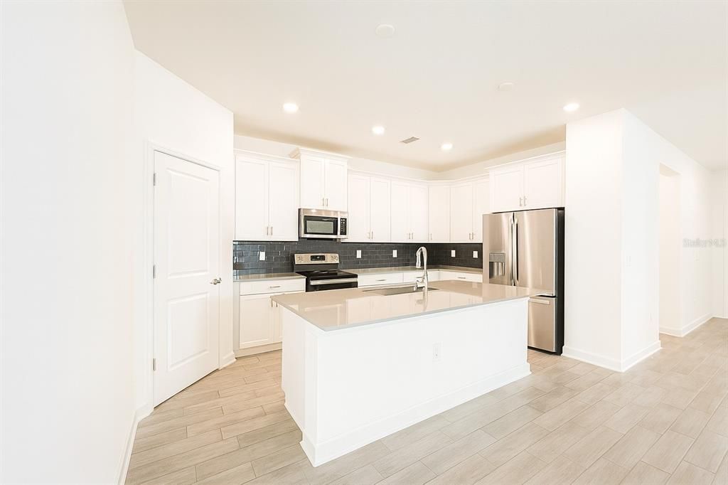 В аренду: $2,200 (4 спален, 3 ванн, 2006 Квадратных фут)