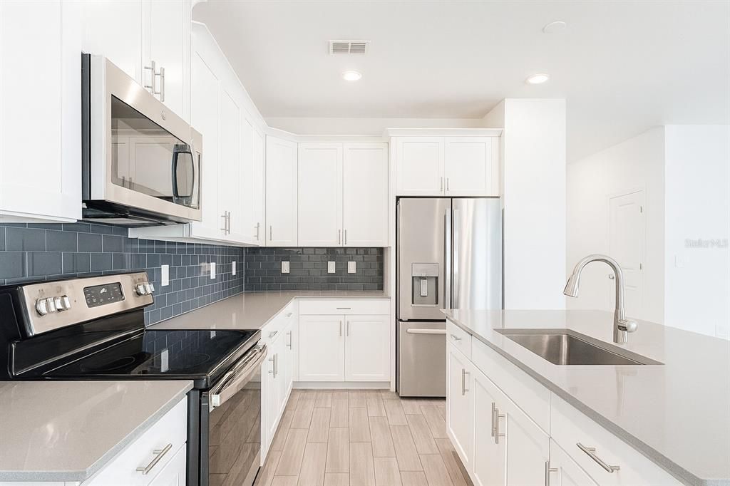 В аренду: $2,200 (4 спален, 3 ванн, 2006 Квадратных фут)