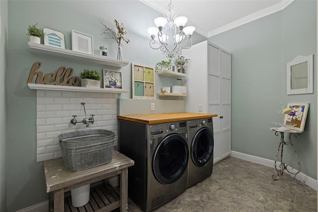 For Sale: $585,000 (4 beds, 3 baths, 2554 Square Feet)