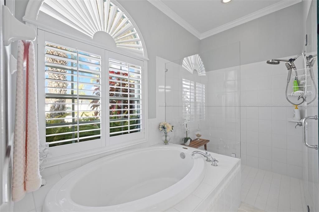 For Sale: $585,000 (4 beds, 3 baths, 2554 Square Feet)