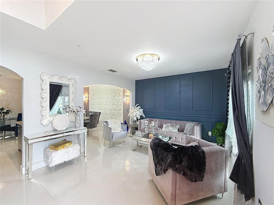 待售: $350,000 (4 贝兹, 2 浴室, 2104 平方英尺)