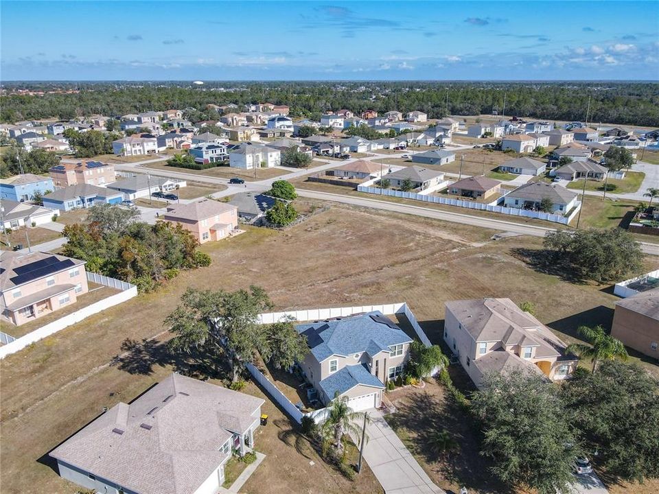 待售: $350,000 (4 贝兹, 2 浴室, 2104 平方英尺)