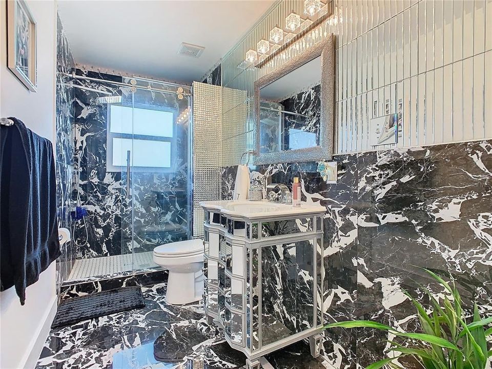 待售: $350,000 (4 贝兹, 2 浴室, 2104 平方英尺)