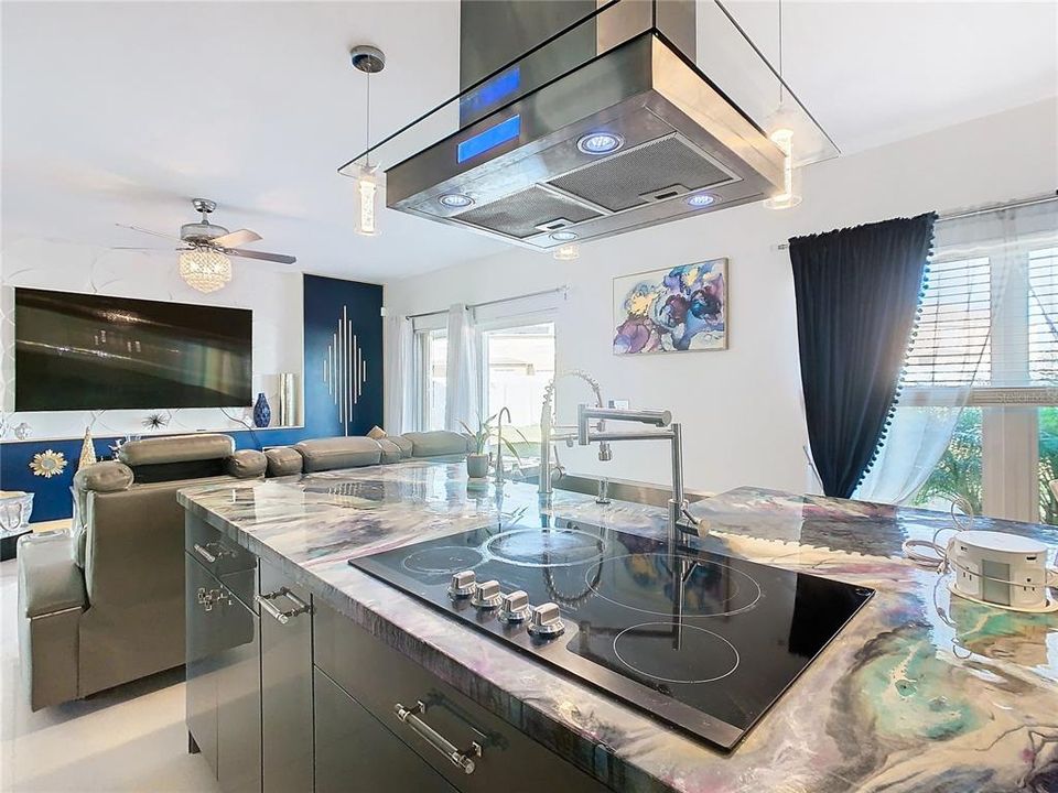 待售: $350,000 (4 贝兹, 2 浴室, 2104 平方英尺)