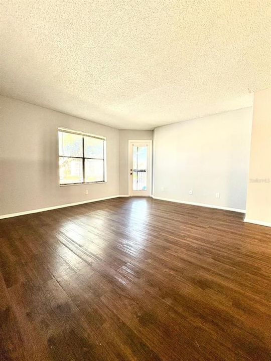 For Rent: $1,200 (1 beds, 1 baths, 635 Square Feet)