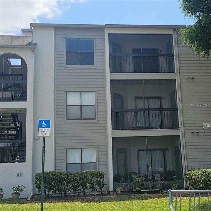 For Rent: $1,200 (1 beds, 1 baths, 635 Square Feet)