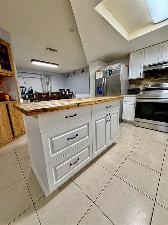 For Sale: $499,000 (4 beds, 2 baths, 2276 Square Feet)