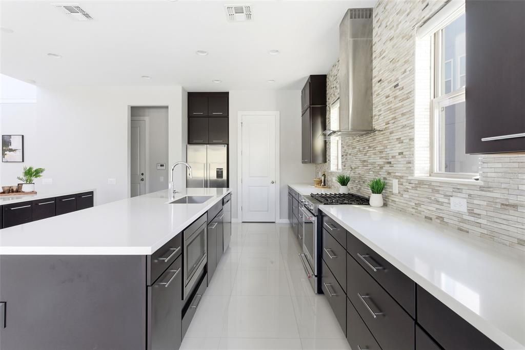 Active With Contract: $860,000 (4 beds, 3 baths, 2992 Square Feet)