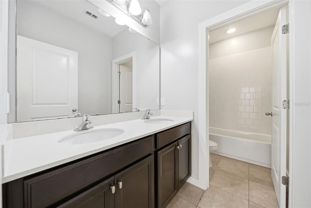 Active With Contract: $860,000 (4 beds, 3 baths, 2992 Square Feet)