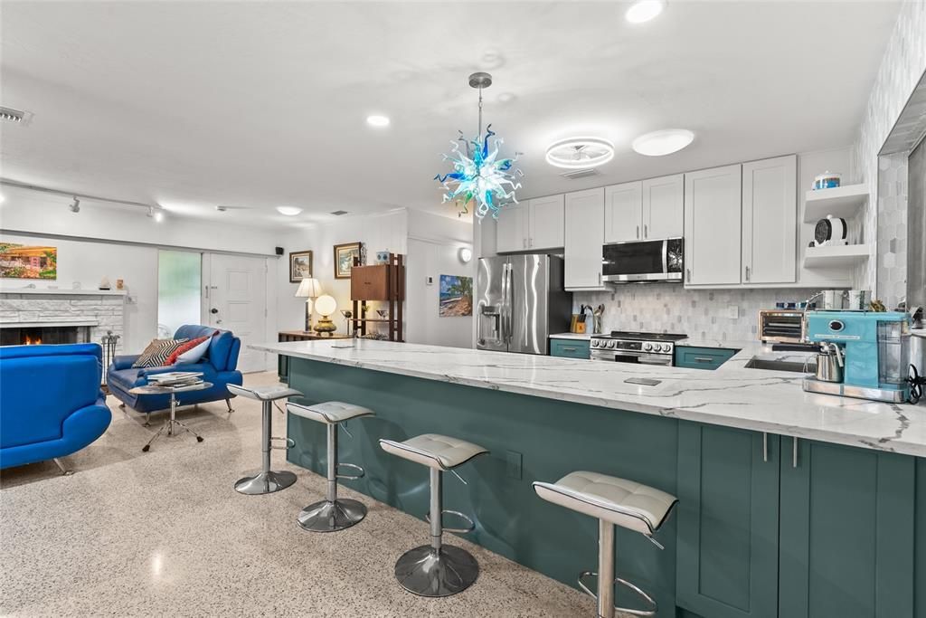 待售: $680,000 (3 贝兹, 2 浴室, 1723 平方英尺)