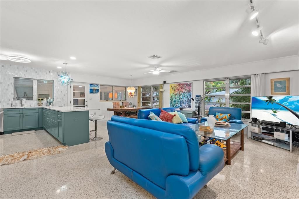 待售: $680,000 (3 贝兹, 2 浴室, 1723 平方英尺)