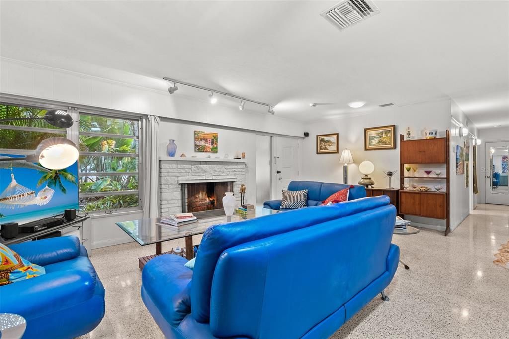 待售: $680,000 (3 贝兹, 2 浴室, 1723 平方英尺)