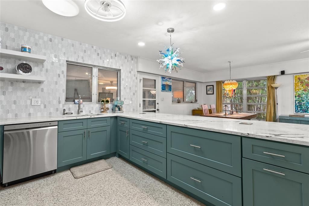 待售: $680,000 (3 贝兹, 2 浴室, 1723 平方英尺)