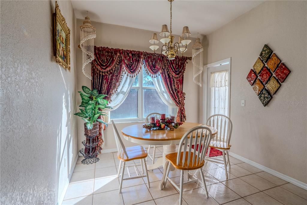 待售: $455,000 (3 贝兹, 2 浴室, 1713 平方英尺)