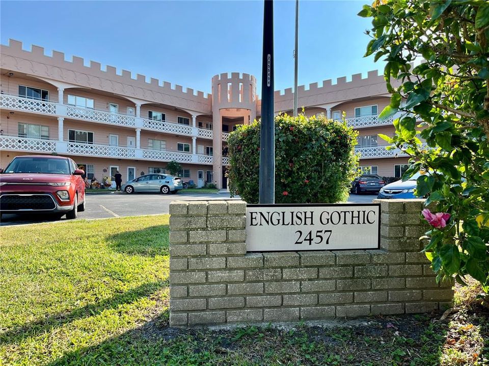 For Sale: $94,900 (1 beds, 1 baths, 825 Square Feet)