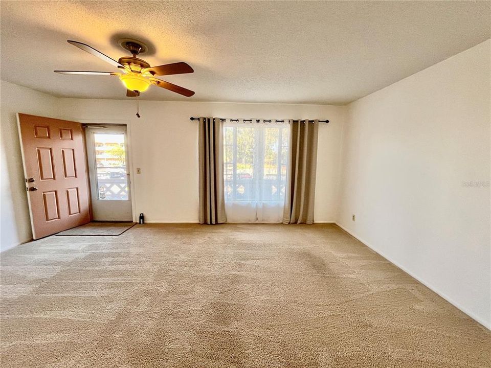 For Sale: $94,900 (1 beds, 1 baths, 825 Square Feet)