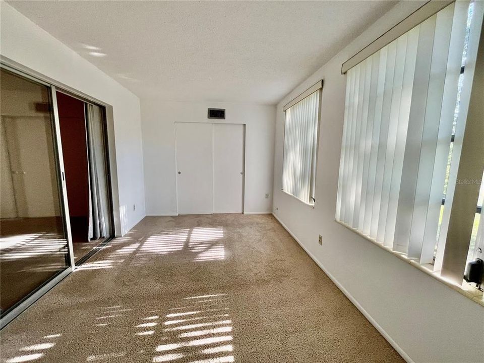 For Sale: $94,900 (1 beds, 1 baths, 825 Square Feet)