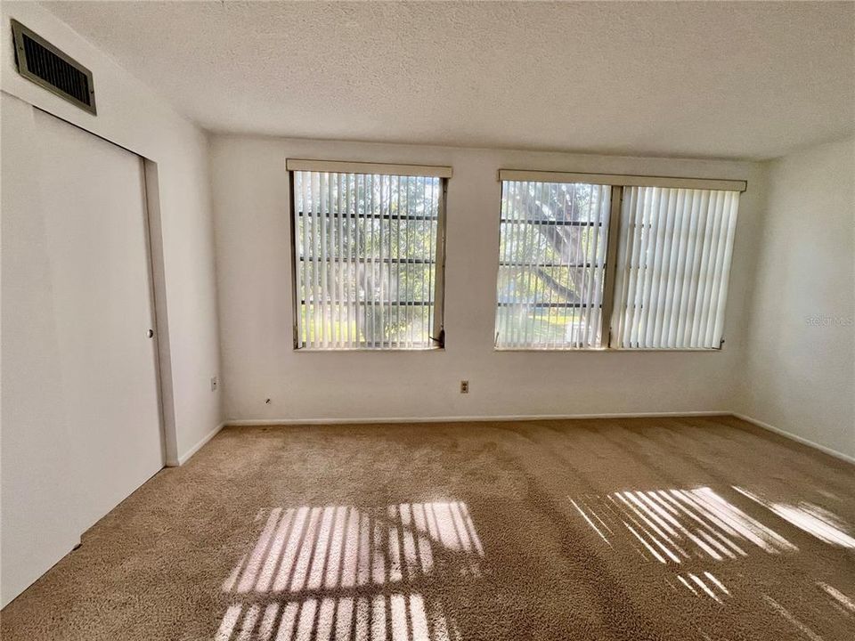 For Sale: $94,900 (1 beds, 1 baths, 825 Square Feet)