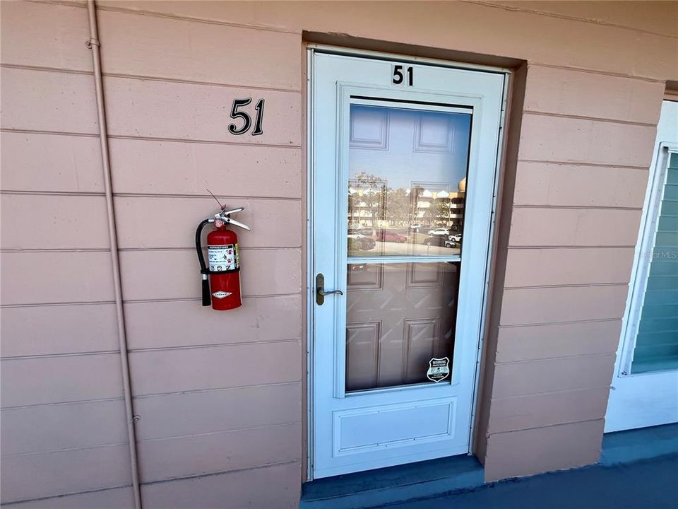 For Sale: $94,900 (1 beds, 1 baths, 825 Square Feet)