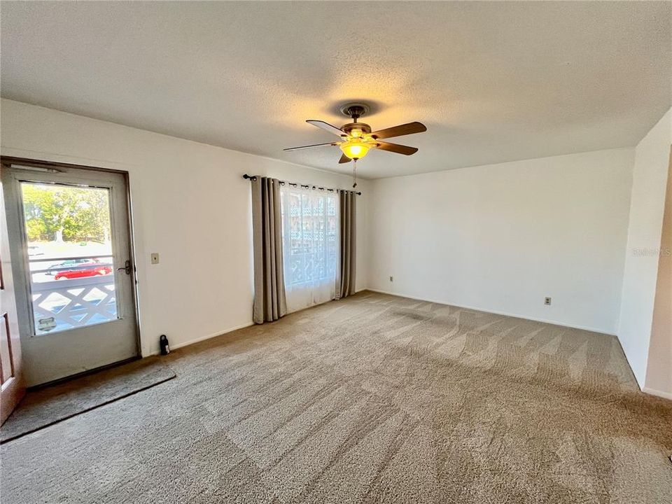 For Sale: $94,900 (1 beds, 1 baths, 825 Square Feet)