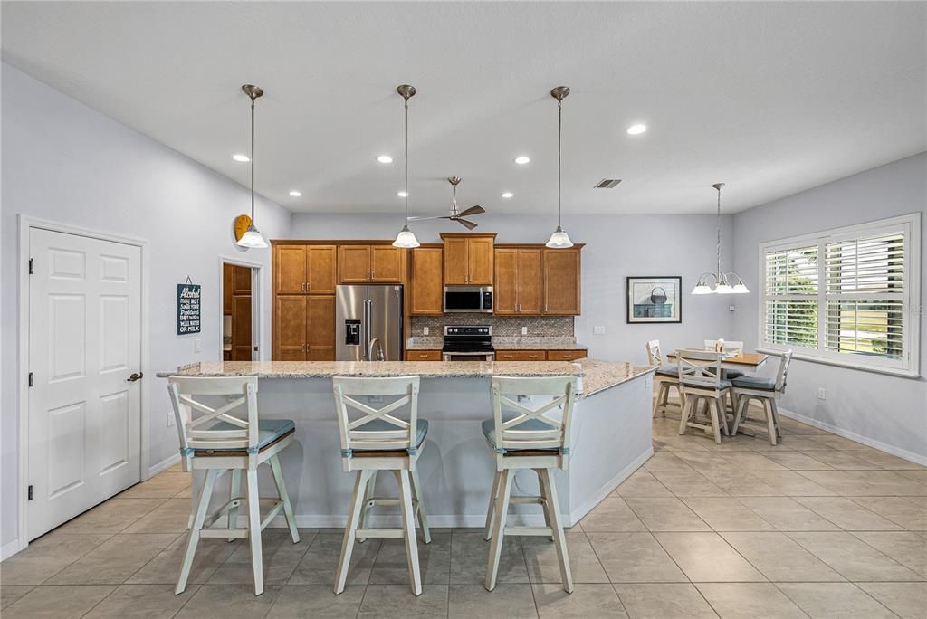 На продажу: $469,000 (3 спален, 2 ванн, 2045 Квадратных фут)