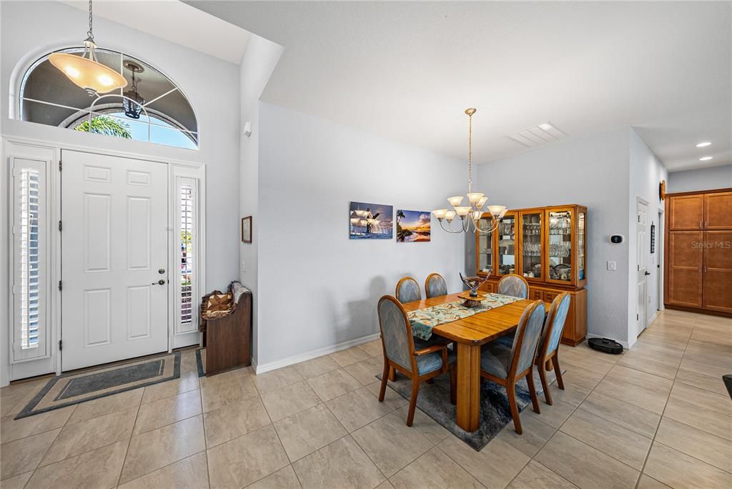 На продажу: $469,000 (3 спален, 2 ванн, 2045 Квадратных фут)