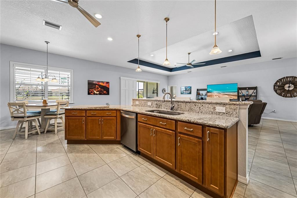 На продажу: $469,000 (3 спален, 2 ванн, 2045 Квадратных фут)